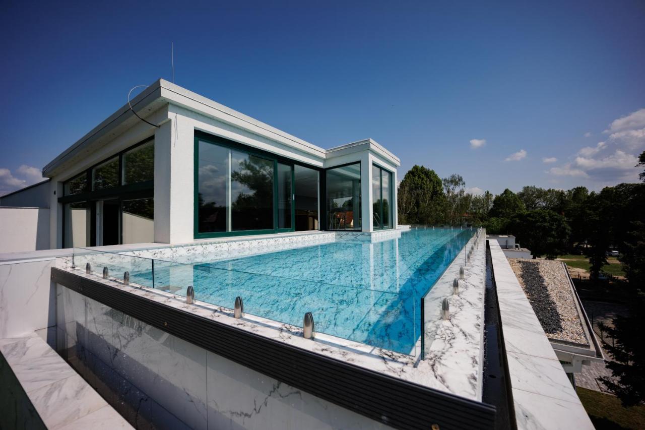 Villa Bauhaus Wellness Apartman 202 ชิโอฟก ภายนอก รูปภาพ