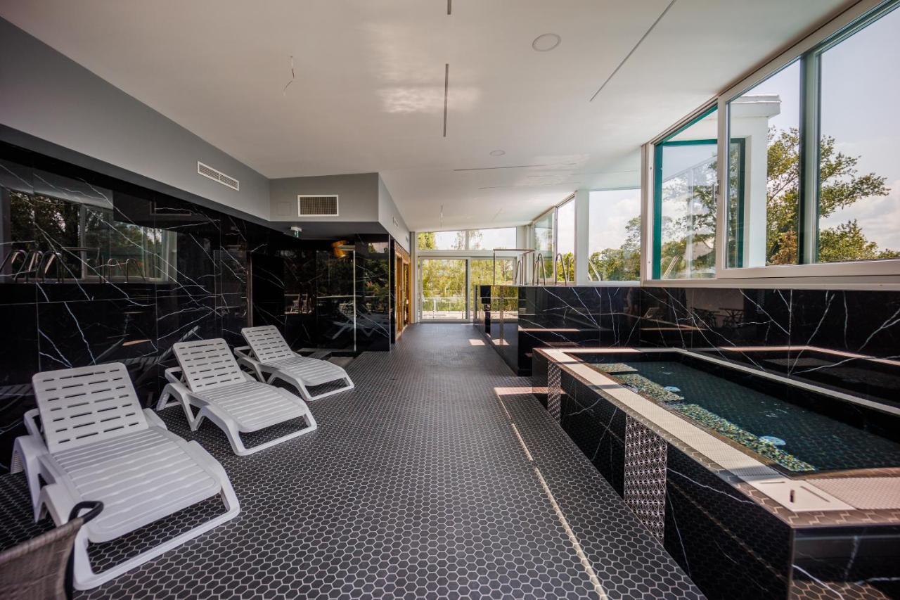 Villa Bauhaus Wellness Apartman 202 ชิโอฟก ภายนอก รูปภาพ
